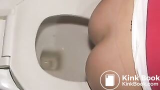 Another toilet poop vid with a nice blonde