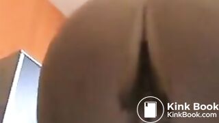 Shitting denim shorts