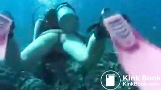 Poop and fisting under whater