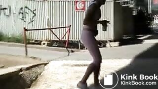 Dany shits pink yoga pants in public