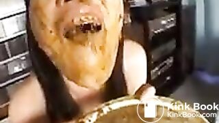 Japanese scat woman gobbles down a dirty meal