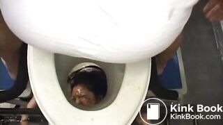 Varios Homens defecando em uma Oriental ( CENAS FORTES)