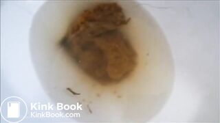 She is shitting and cumming