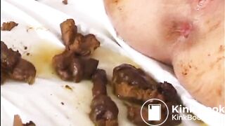 EXTREME PISSING SHITTING GIRLS Video