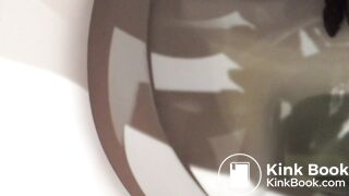 My sister poo in 2 toilets and I manage to catch her butthole on video