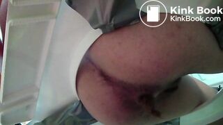 Human toilet gets face covered in shit