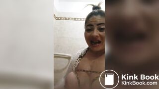Latina toilet fun