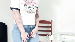 Piclkes babysitter pees herself
