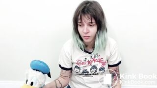 Piclkes babysitter pees herself