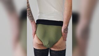 Je fait caca dans ma culotte verte