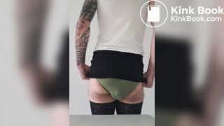 Je fait caca dans ma culotte verte