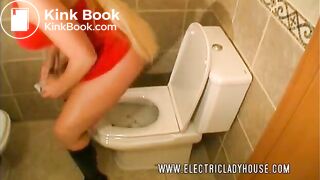 Girl Pooping - video 107