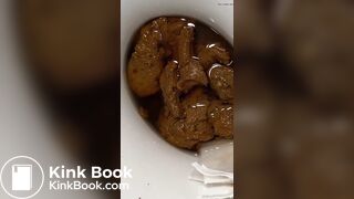 Bubble Butt Whore Fills Her Toilet With Shit