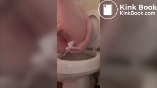 Raunchy diarrhea as she wipes her ass and pussy