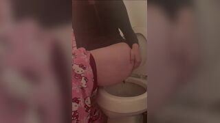 Diarrhea as she shits on her side