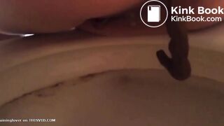 Big booty girl struggling and grunting push a big shit