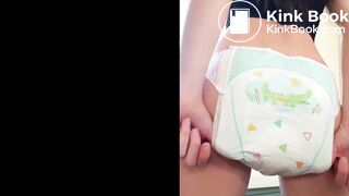 Fills her Diaper under Jeans