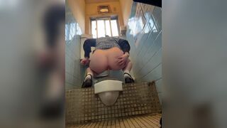 Japanese Girl Soft Pooping