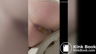 girl pissing and pooping in the Toilette - video 24