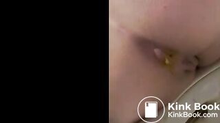 girl pissing and pooping in the Toilette - video 24