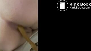girl pissing and pooping in the Toilette - video 24