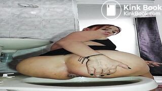 woman smoking while pooping