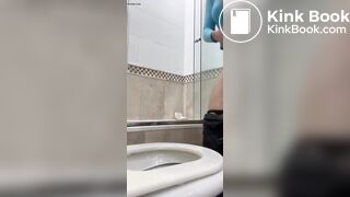 Girl pooping on toilet - video 411