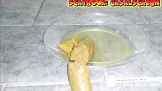 Cagando no prato - video 3