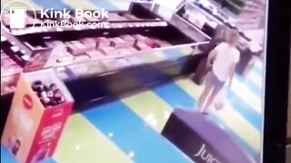 Woman shit diarrhea in the supermarket