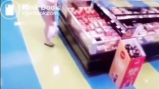 Woman shit diarrhea in the supermarket