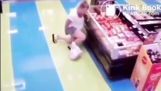 Woman shit diarrhea in the supermarket