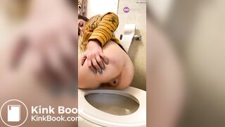Girl pooping on toilet - video 417