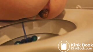 Pooping girl 1 - video 5