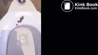 girl pissing and poping in the Toilette - video 4