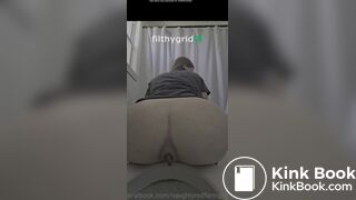Fat ass pawg takes a dump