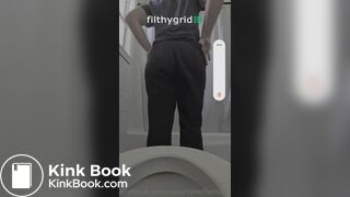 Fat ass pawg takes a dump