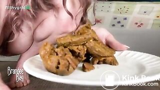 Pooping girl - video 146