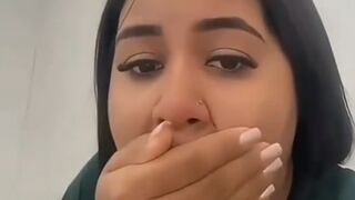 Brazilian woman urgently diarrhea on work toilet