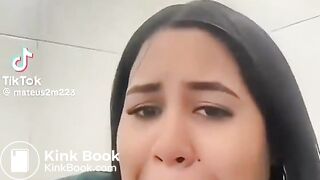 Brazilian woman urgently diarrhea on work toilet
