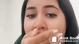Brazilian woman urgently diarrhea on work toilet