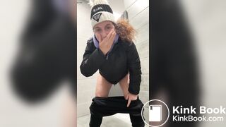 Hot MILF spreads her ass on the toilet
