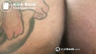 black woman shows her ass while pooping - video 3