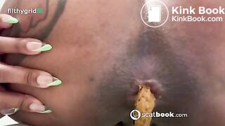 black woman shows her ass while pooping - video 3