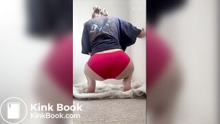 Shit in Red Panties - video 2