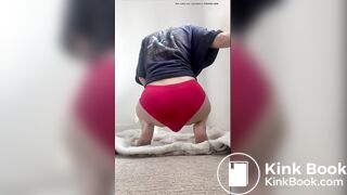 Shit in Red Panties - video 2