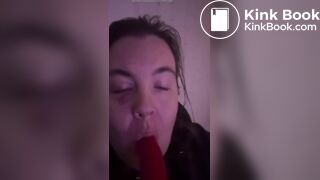 Shit pig clenaing dirty dildo