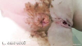 Hot Blonde Close Up Pooping