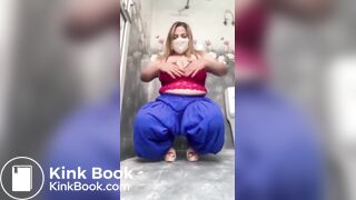 Desi girl shitting - video 3