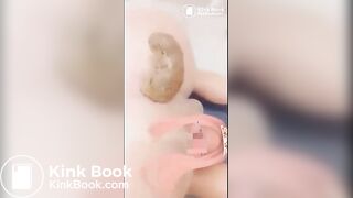 Girl pooping - video 214