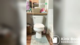 Blonde Toilet Poop and Fart
